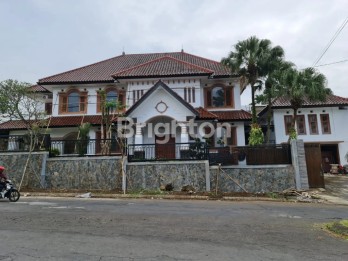 Rumah Mewah Dua Tingkat Dijual Cepat Area VPT