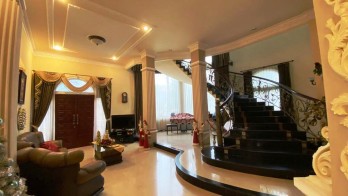 Rumah Mewah Full Furnished di Pondok Blimbing Inda