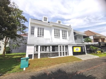 Rumah Modern Siap Huni di Villa Golf Boulevard Araya Malang