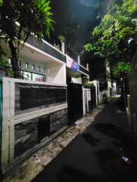 Rumah Murah lantai 2 di Kontrakan wilayah Pisangan Baru Matraman Jakarta Ti