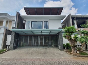 Rumah Pakuwon City Villa Royal Modern Minimalis ala Villa Bali