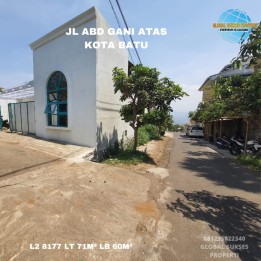 Rumah Villa Design Santorini Plus Kolam Renang di Kota Batu