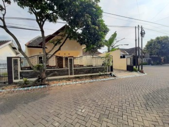 Rumah baru siap huni desain modern di pakis malang