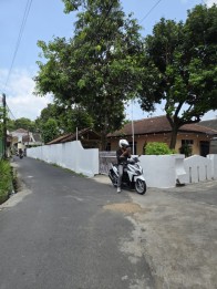 Rumah besar ada toko San gudang di  Pesanggrahan Kota Batu