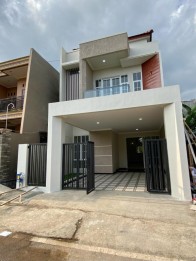 Rumah minimalis modern bangunan baru di sawojajar