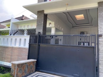 Rumah modern plus perabotan siap huni di sulfat malang