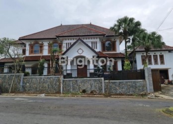 Rumah nyaman, area tengah kota Malang