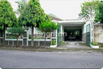 Rumah nyaman asri, area tengah kota Malang