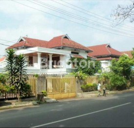 Rumah tingkat hook, area tengah kota Malang