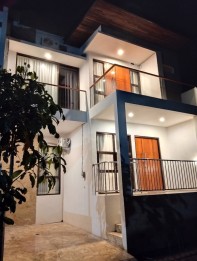 Rumah villa exclusive plus private pool di kota batu