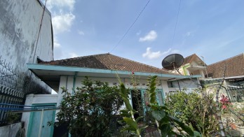 Rumah vintage terawat di tengah kota sekitar Ijen gunung-gunung