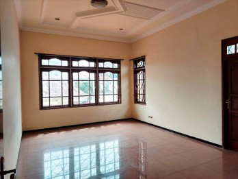 Rumah Kokoh Dijual di Raya Tidar Malang