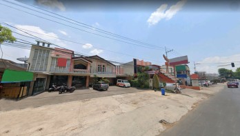 Rumah Usaha Strategis di Tumenggung Suryo Dijual d