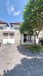 Sewa Rumah Modern Minimalis Kosongan Lokasi Strategis Tukad Badung Renon 2 