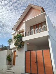 Sewa Villa Cantik Mewah Full Furnished 3 Lantai 4 Kamar Taman Mumbul Nusa D