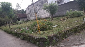 TANAH LUAS DI SLEMAN 14 MENIT DARI STADION MAGUWOHARJO