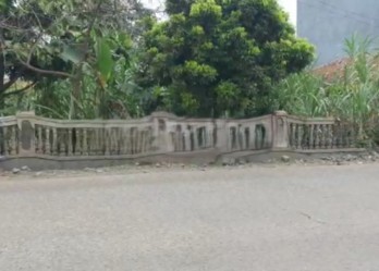 TANAH PINGGIR JALAN RAYA GUNUNG PUTRI