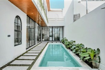 VILLA MEWAH MODERN DEKAT PANTAI MUNGGU DI TABANAN, BALI