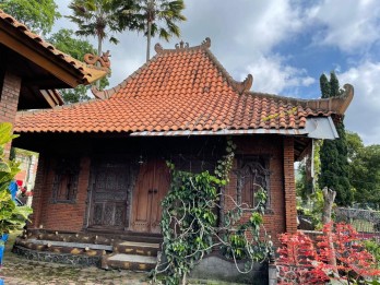 Villa Joglo Vintage Siap Usaha luas di Area Wisata Petik Buah Di Kota Batu